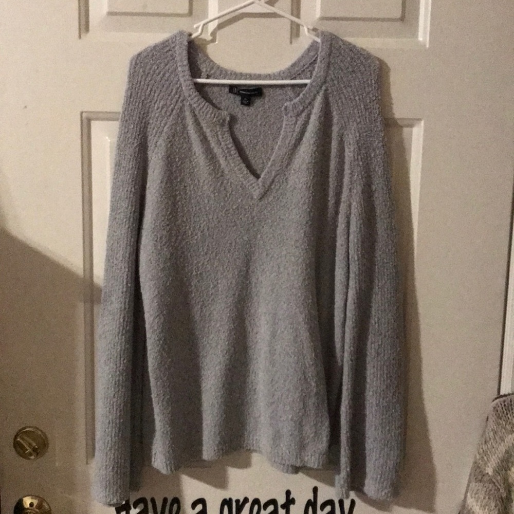 NWOT silver vneck sweater, beautiful bell sleeves